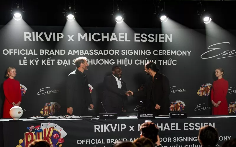 Michael Essien k&yacute; kết trở th&agrave;nh đại sứ thương hiệu của Rikvip